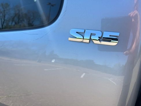 Used 2019 Toyota Tacoma SR5 AWD/4WD image 8