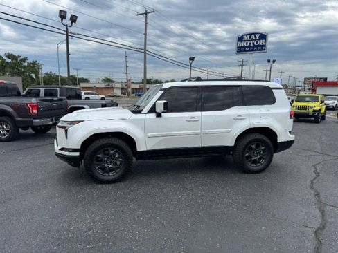 Used 2025 Lexus GX 550 w/ Accessory Package (2T) AWD/4WD image 2