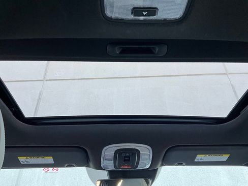 Used 2025 Hyundai Elantra Limited image 19