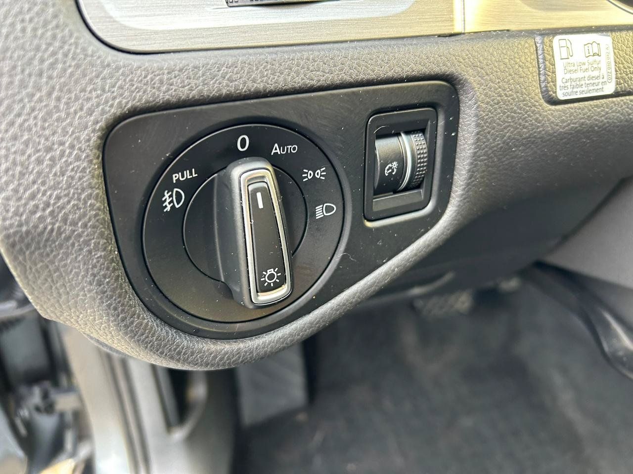 Used 2015 Volkswagen Golf TDI SE FWD image 12