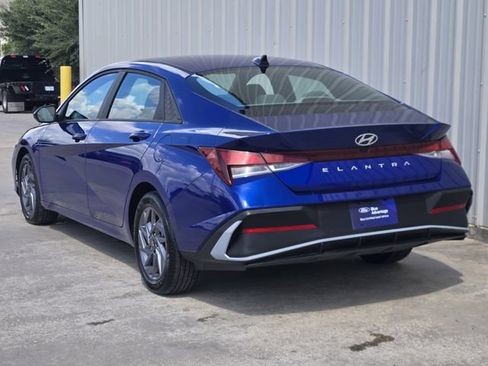 Used 2024 Hyundai Elantra SEL FWD image 7