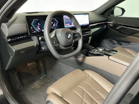 Certified 2025 BMW 530i w/ Premium Package RWD image 20