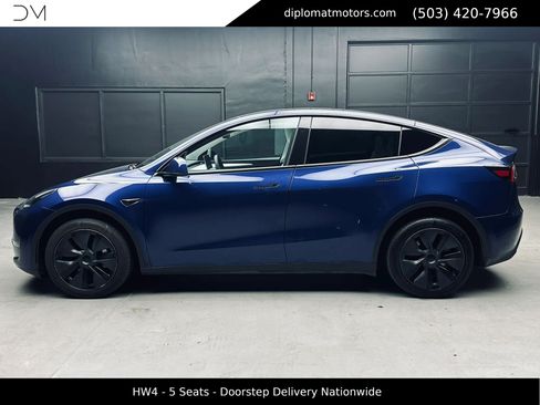 Used 2024 Tesla Model Y Long Range AWD/4WD image 4