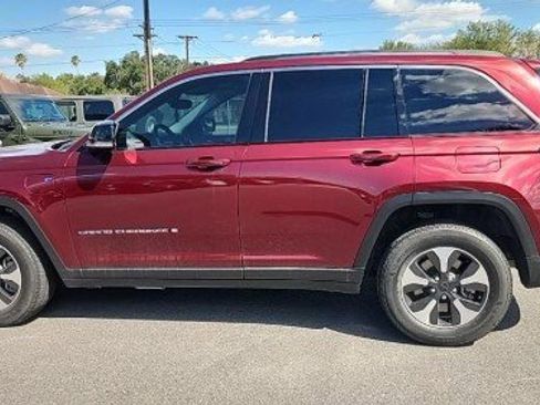 Used 2023 Jeep Grand Cherokee 4WD 4xe image 9