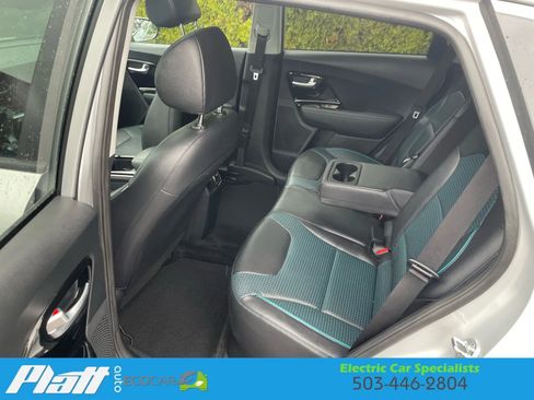 Used 2020 Kia Niro EX Premium image 41