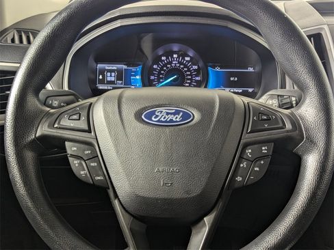 Used 2022 Ford Edge SE w/ Black Appearance Package image 17