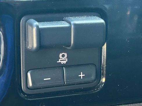 Used 2024 Chevrolet Silverado 2500 LT image 20