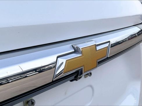 Used 2023 Chevrolet Traverse LT image 30