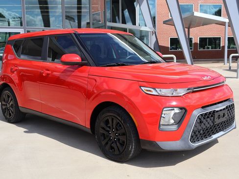 Used 2022 Kia Soul LX FWD image 4