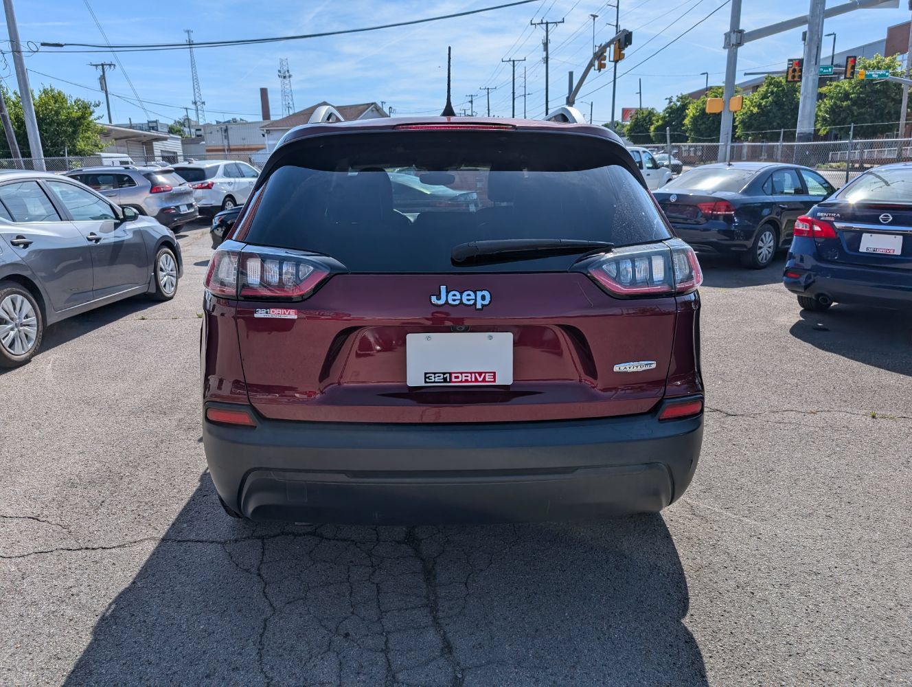 Used 2019 Jeep Cherokee Latitude Plus w/ Comfort/Convenience Group FWD image 7