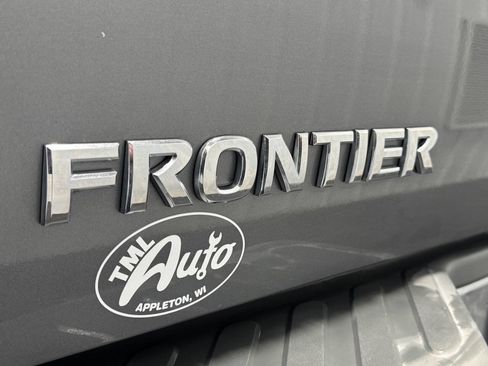 Used 2018 Nissan Frontier SV image 6