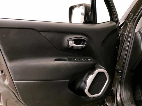 Used 2018 Jeep Renegade Latitude w/ UConnect 8.4 Nav Group AWD/4WD image 22