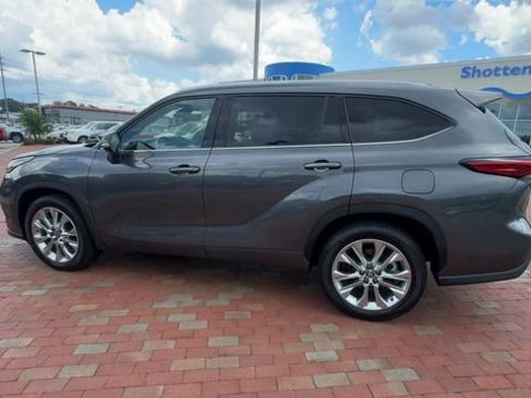 Used 2023 Toyota Highlander Limited FWD image 8