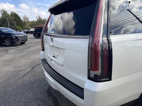Used 2015 Cadillac Escalade ESV Luxury AWD/4WD image 26