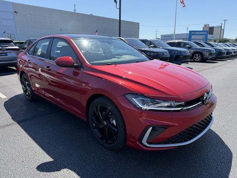 New 2026 Volkswagen Jetta SE FWD image 2