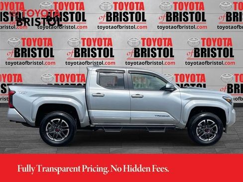 Used 2025 Toyota Tacoma TRD Sport AWD/4WD image 2