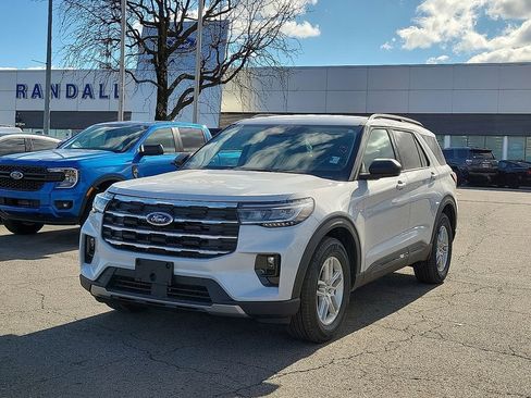 New 2026 Ford Explorer Active w/ Active Comfort Package image 2