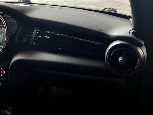 Used 2021 MINI Cooper 2-Door Hardtop image 11