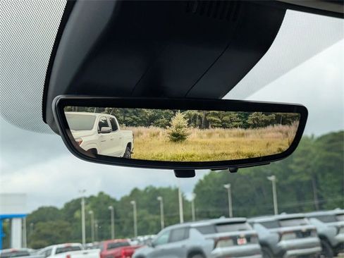 New 2025 Chevrolet Suburban Premier image 25