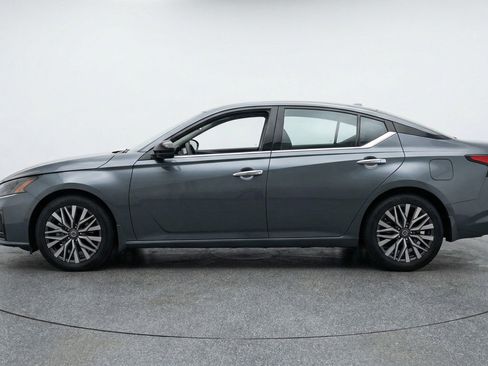 Used 2025 Nissan Altima 2.5 SV image 5