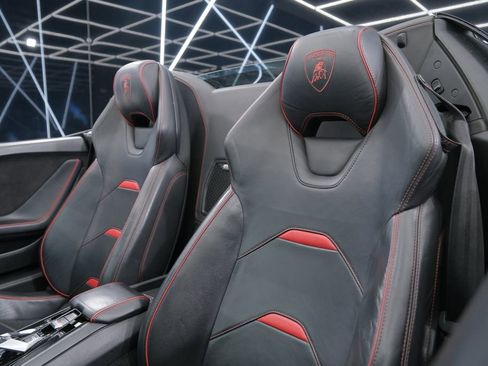 Used 2020 Lamborghini Huracan EVO image 24