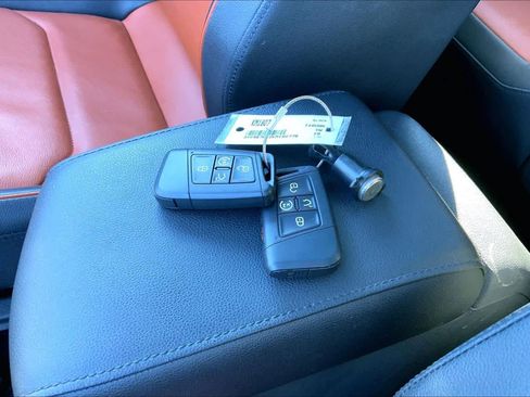 Used 2019 Volkswagen Tiguan SEL Premium image 14