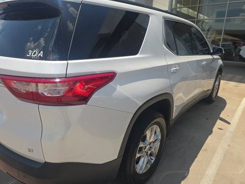 Used 2021 Chevrolet Traverse LT FWD image 3