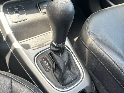 Used 2019 Jeep Compass Latitude FWD image 24
