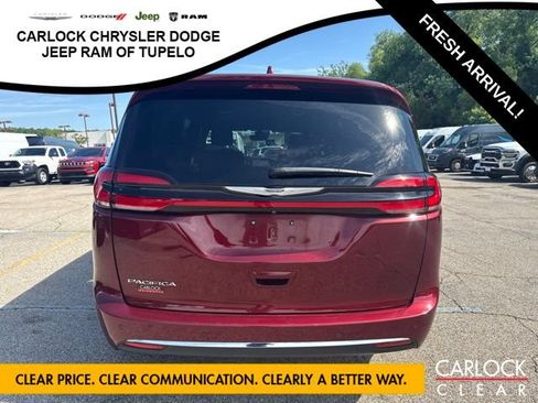 Used 2022 Chrysler Pacifica Touring FWD image 8