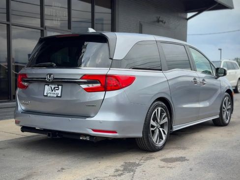 Used 2021 Honda Odyssey Touring image 2
