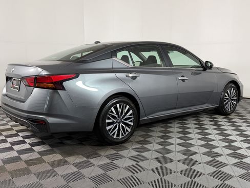 Used 2025 Nissan Altima 2.5 SV FWD image 7