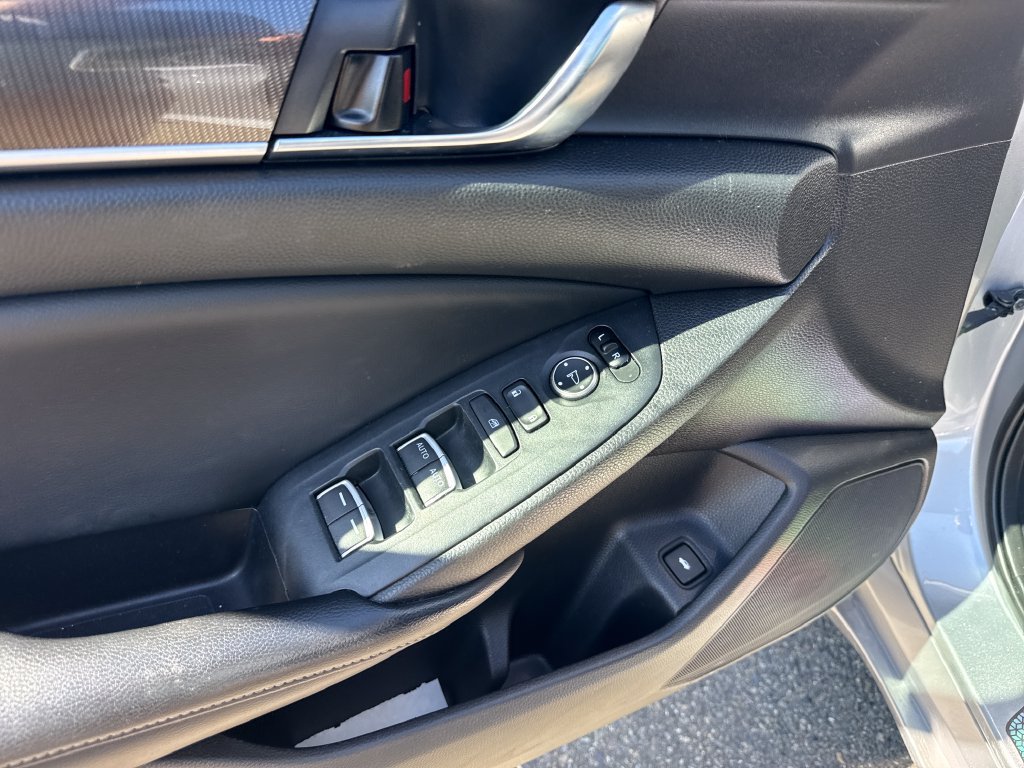 Used 2018 Honda Accord Sport image 17