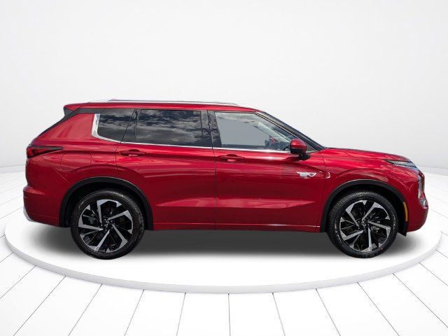 Used 2024 Mitsubishi Outlander SEL AWD/4WD image 2