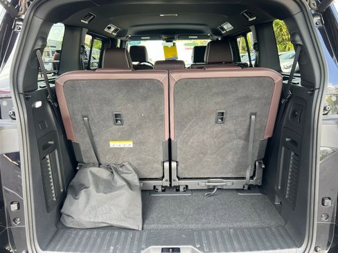 Used 2025 Volkswagen ID. Buzz Pro S RWD image 17