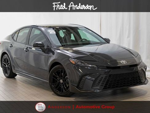Certified 2025 Toyota Camry SE FWD image 1