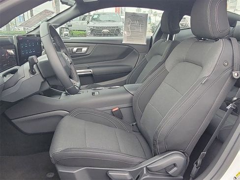 Used 2025 Ford Mustang Coupe image 18