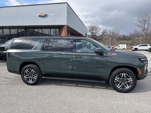 New 2026 Chevrolet Suburban Z71 w/ Z71 Off-Road Package AWD/4WD image 8