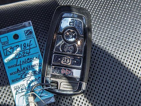 Used 2024 Lincoln Navigator Reserve w/ Monochromatic Package image 27