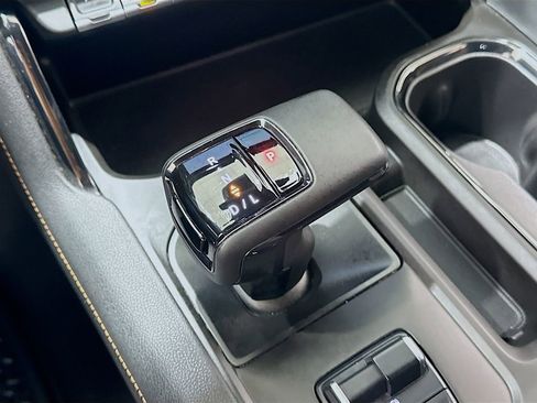 Used 2023 GMC Sierra 1500 AT4 image 17