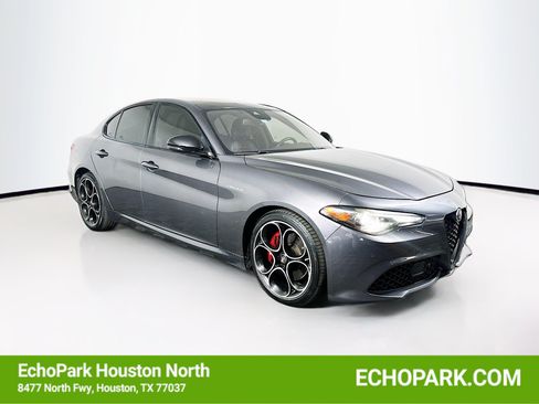 Used 2022 Alfa Romeo Giulia Veloce RWD image 1