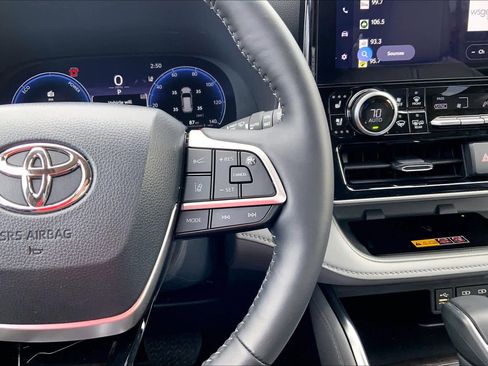 Used 2026 Toyota Highlander Platinum image 25