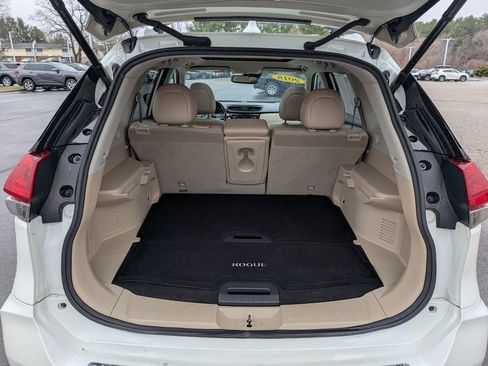 Used 2018 Nissan Rogue SL w/ Premium Package image 12