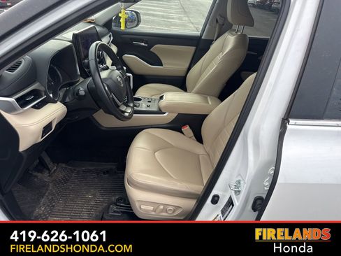 Used 2023 Toyota Highlander XLE image 17