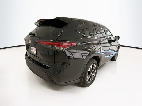 Certified 2026 Toyota Highlander XLE AWD/4WD image 7