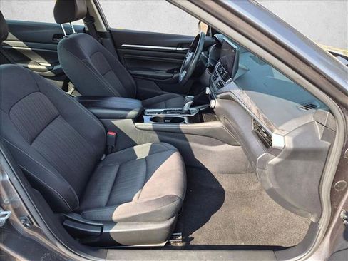 Used 2023 Nissan Altima 2.5 SV w/ SV Premium Package FWD image 21