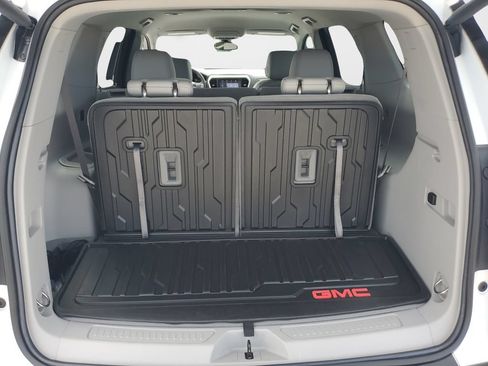 Used 2023 GMC Acadia SLT w/ Technology Package AWD/4WD image 9