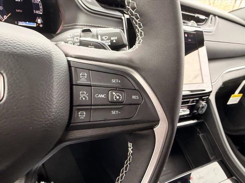 New 2025 Jeep Grand Cherokee Laredo image 12