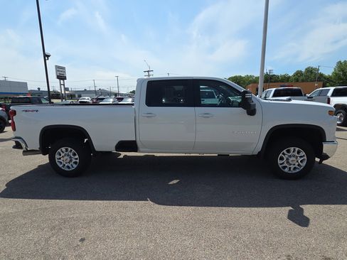 Used 2024 Chevrolet Silverado 3500 LT AWD/4WD image 10