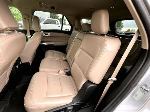 Used 2022 Ford Explorer Limited AWD/4WD image 23