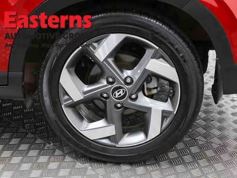 Used 2023 Hyundai Venue Limited FWD image 35